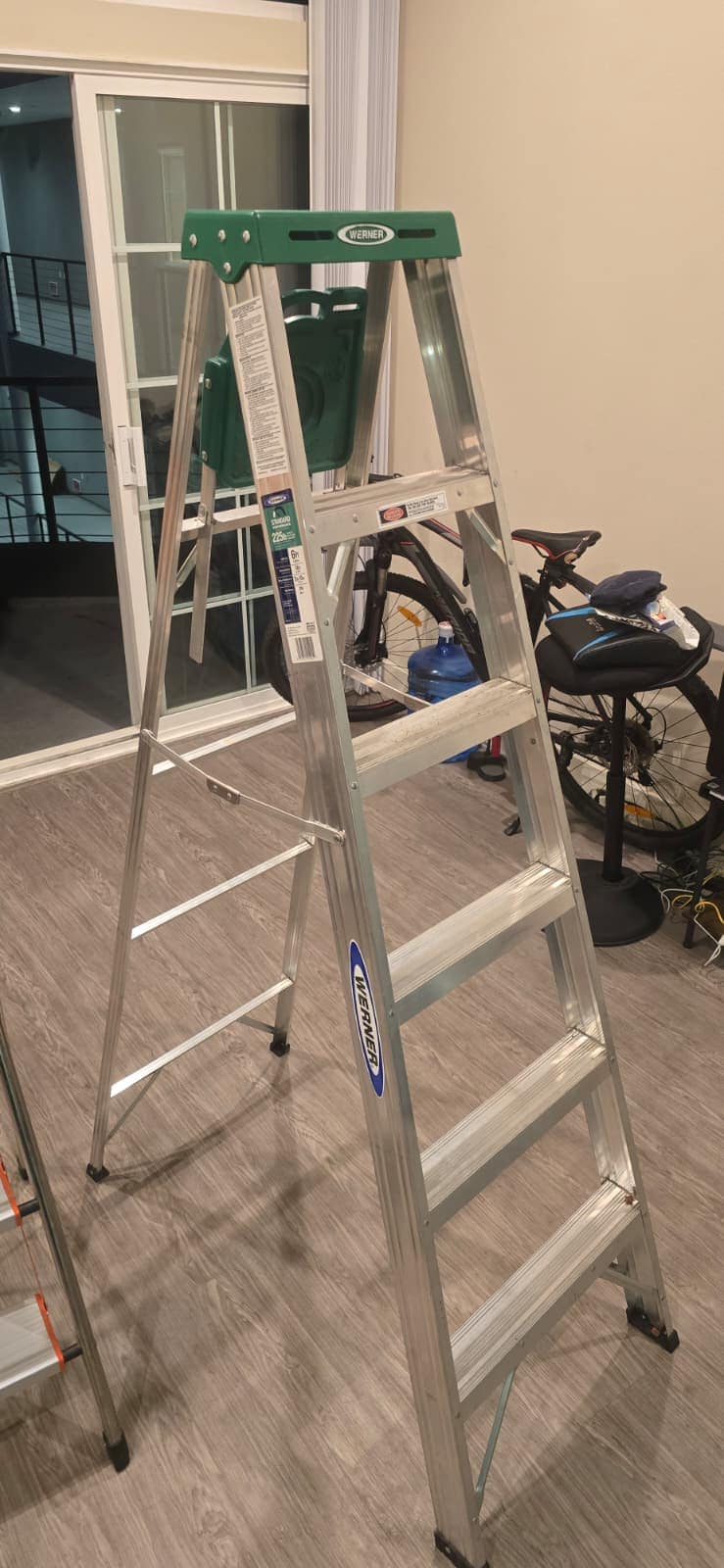 Werner 6 ft aluminum step ladder (225 lb)